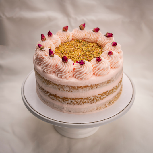 Gâteau nu à l'eau de rose et à la pistache